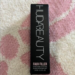 HUDA BEAUTY Faux Filler Lip Gloss - Soft Pink